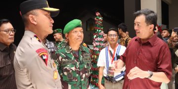 Polda Kaltim Serta Jajarannya Melakukan Pengamanan Malam Perayaan Natal 2024