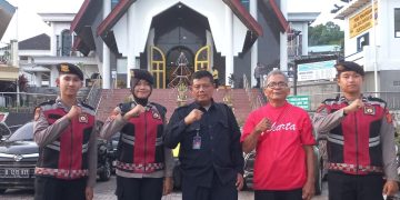 Kasatgas Humas OPS Lilin Polresta Balikpapan, Pantau Pengamanan Ibadah Natal 2024 di Wilayah Balikpapan.