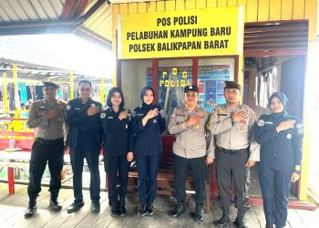 Berikan Laporan Sitkamtibmas Terkini, Personel Satgas Ops Lilin Mahakam 2024 Laknasakan Live Report di Pelabuhan Klotok Balikpapan