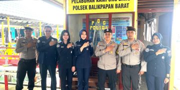 Berikan Laporan Sitkamtibmas Terkini, Personel Satgas Ops Lilin Mahakam 2024 Laknasakan Live Report di Pelabuhan Klotok Balikpapan