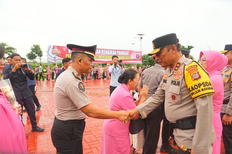 Kapolda Kaltim Pimpin Upacara Korp Raport Kenaikan Pangkat Periode 01 Januari 2025