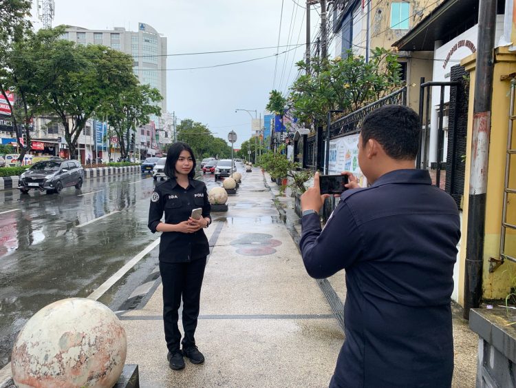 LIVE REPORT: Satgas Humas Ops Lilin Mahakam Pantau Arus Lalin Di Kawasan Markoni Balikpapan, Pastikan Situasi Aman Pasca Perayaan Malam Tahun Baru 2025