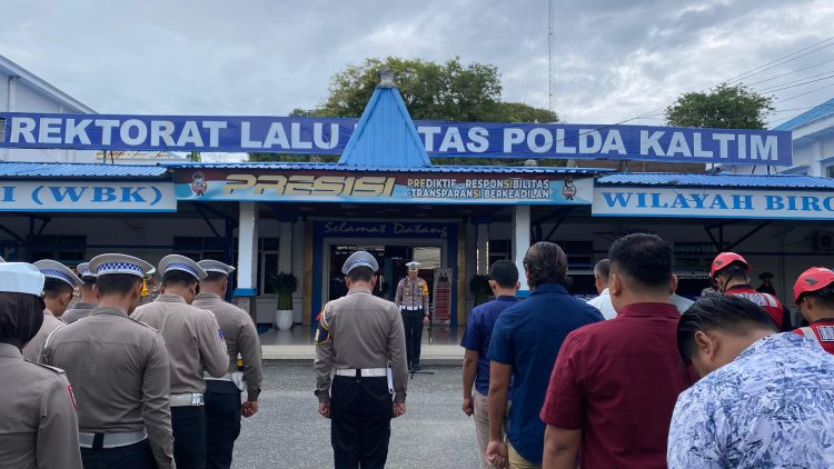 Pimpin Apel Hari Terakhir Ops Lilin Mahakam 2024, Wadirlantas Ucapkan Terima Kasih Kepada Seluruh Personil Yang Telah Melaksanakan Tugas Dengan Baik