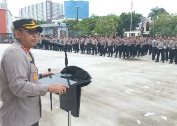 Usai Apel Mingguan, Polresta Balikpapan Gelar Pemeriksaan Sikap Tampang dan Kelengkapan Anggota.