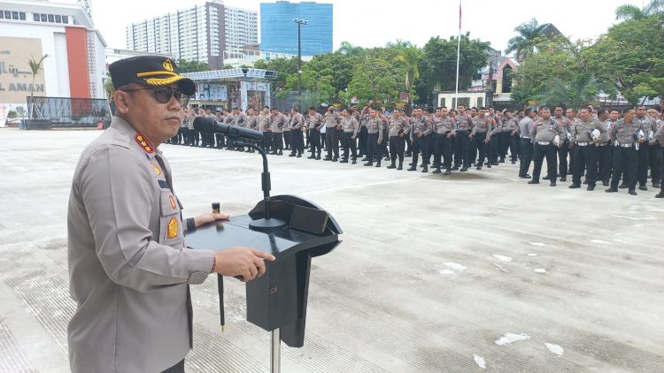 Usai Apel Mingguan, Polresta Balikpapan Gelar Pemeriksaan Sikap Tampang dan Kelengkapan Anggota.