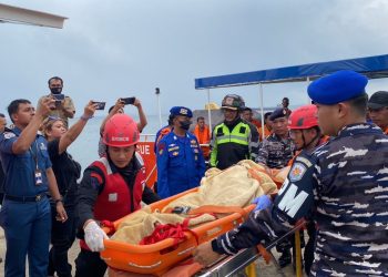 Batalyon A Brimob Kaltim Berhasil Evakuasi ABK Kapal Asing di Perairan Balikpapan