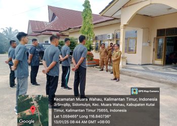 Camat Muara Wahau Pimpin Apel Pagi, di Hadiri Oleh Staf Serta Pegawai Kecamatan