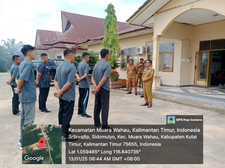 Camat Muara Wahau Pimpin Apel Pagi, di Hadiri Oleh Staf Serta Pegawai Kecamatan