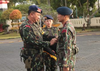 Dansat Brimob Polda Kaltim Pimpin Upacara Penyerahan Jabatan Wadansat dengan Khidmat