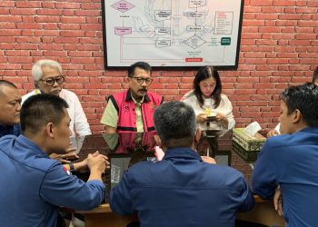Penyerahan Tersangka dan Barang Bukti Tahap II dalam Kasus Korupsi Penanganan Perkara