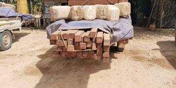Dua Mobil Pick-Up Bermuatan Kayu Ilegal Jadi Sorotan di Sebulu, Kukar