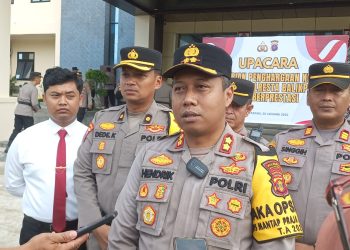 Kapolresta Balikpapan Berikan Penghargaan kepada 32 Personel Polresta Balikpapan
