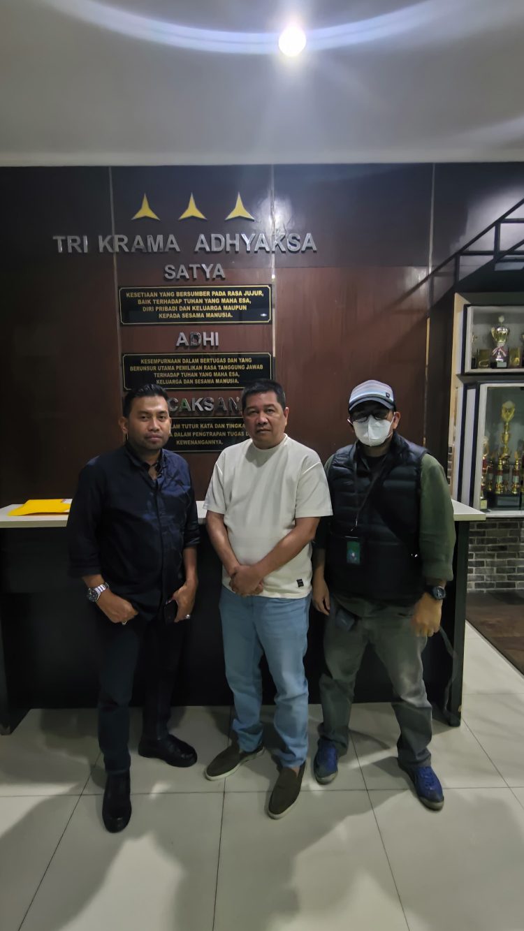 Tim Intelijen Kejaksaan Agung  Amankan DPO Tersangka IB  Atas Dugaan Korupsi