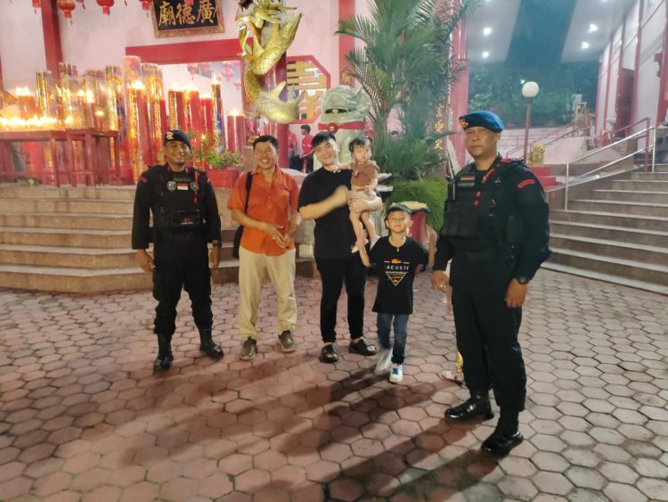 Pastikan Berjalan Aman dan Kondusif, Sat Brimob Polda Kaltim Siaga Jaga Keamanan Perayaan Imlek di Balikpapan