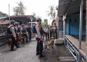 Kerahkan Unit K-9, Polda NTB Gerebek Kampung Narkoba dan Amankan 29,72 Gram Sabu