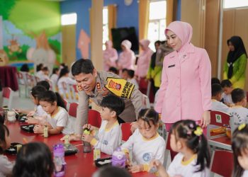 Dukung Program Asta Cita Presiden RI, Kapolres Kukar Bagikan Makanan Sehat Gratis untuk Anak TK Kemala Bhayangkari 07
