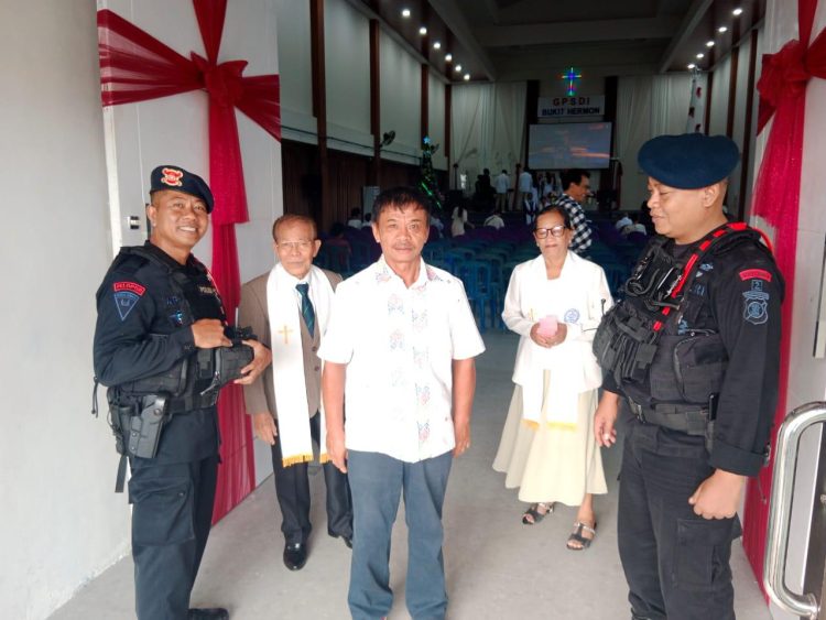 Batalyon A Brimob Kaltim Laksanakan Patroli Dialogis Jamin Keamanan Ibadah Gereja