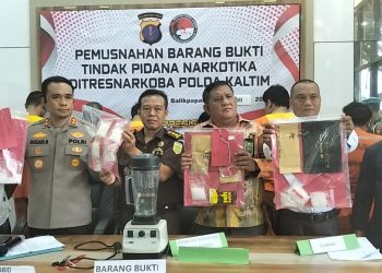 Polda Kaltim Berhasil Gagalkan Jaringan Pengedar Narkoba, Musnahkan 488,9 Gram Sabu dan 154 butir Pil Ekstasi