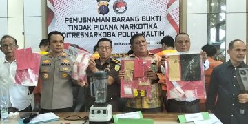 Polda Kaltim Berhasil Gagalkan Jaringan Pengedar Narkoba, Musnahkan 488,9 Gram Sabu dan 154 butir Pil Ekstasi