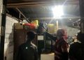 Brimob Polda Kaltim Sigap Evakuasi Pohon Tumbang di Gunung Sari Balikpapan