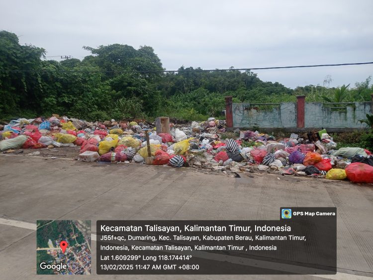 Bau Menyengat Akibat Tumpukan Sampah di Pinggir Jalan Talisayan, Warga Harapkan Perhatian Pemerintah
