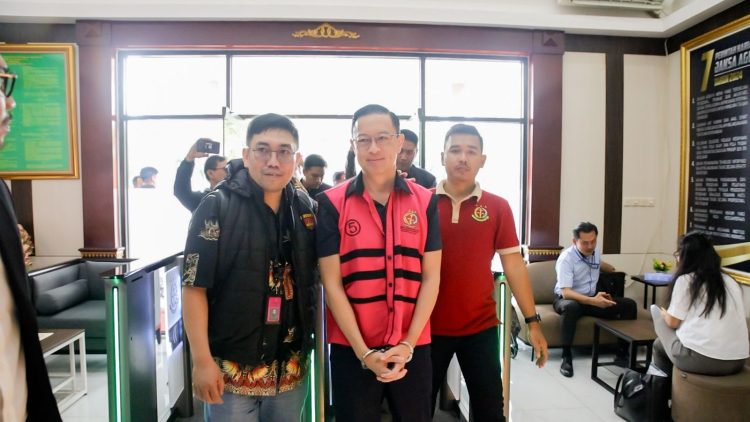 Penyerahan Tersangka dan Barang Bukti (Tahap II) dalam Perkara Impor Gula