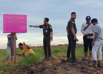 KEJATI KALTIM PERIKSA SAKSI DAN SITA BARANG BUKTI KASUS DUGAAN KORUPSI PERUSDA BKS