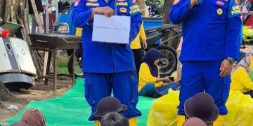 Beri Edukasi Sejak Dini, Personil Binmas Air Ditpolairud Polda Kaltim Gelar Penyuluhan tentang Mangrove kepada Siswa SDN 003 Balikpapan Kota