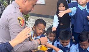 Humanis, Polsek Kuaro Terima Kunjungan Puluhan Siswa siswi TK