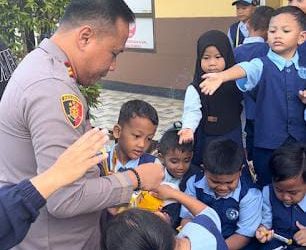 Humanis, Polsek Kuaro Terima Kunjungan Puluhan Siswa siswi TK
