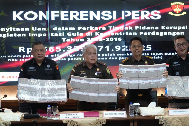 Penyitaan Uang Tunai Rp565 Miliar dalam Perkara Importasi Gula di Kementerian Perdagangan Tahun 2015-2016