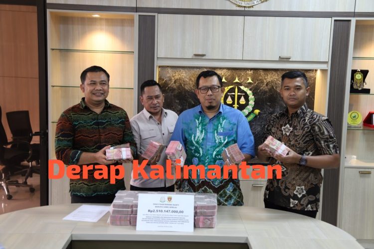 KEJATI KALTIM MENYITA UANG Rp. 2.510.147.000,- SEBAGAI PENGEMBALIAN KERUGIAN KEUANGAN NEGARA