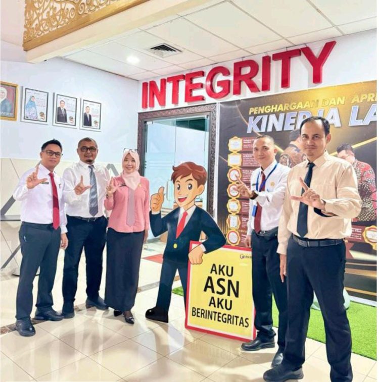 MEMBANGUN KEPEMIMPINAN BERBASIS NILAI-NILAI PANCASILA