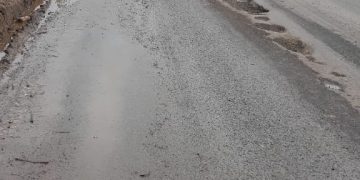 Jalan Rusak di Kelurahan Sungai Merdeka: Warga Resah, PDAM dan Perusahaan Saling Lempar Tanggung Jawab
