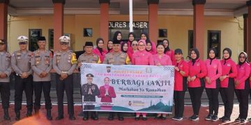 Ramadhan Berbagi, Polres Paser Bagikan Takjil Kepada Masyarakat Paser