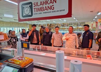 Pastikan Keamanan Bahan Pokok Jelang Lebaran, Polda Kaltim bersama DPPKUKM Kaltim Gelar Operasi Sidak Pasar