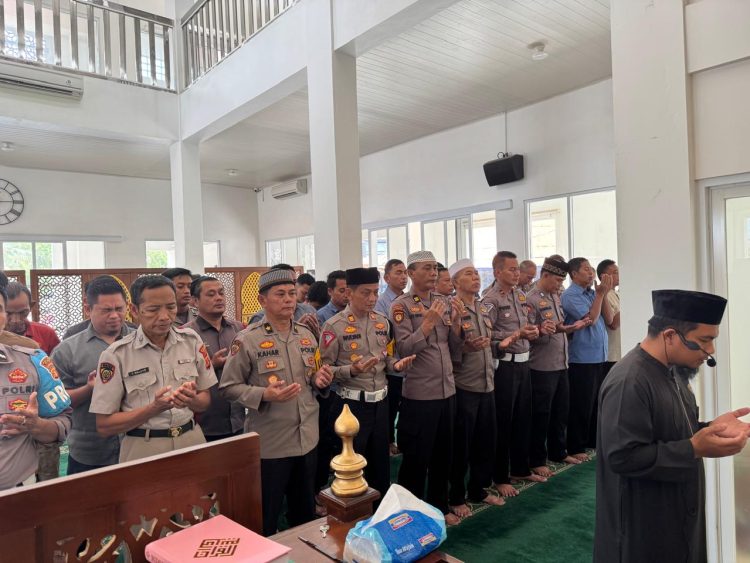 Salat Gaib di Polres Berau, Doa untuk Anggota Polri yang Gugur Saat Bertugas