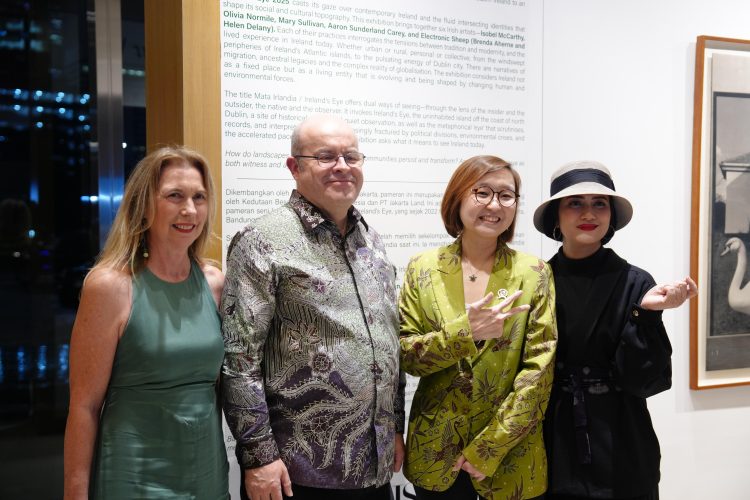 Hadiri Pameran “Ireland’s Eye: An Exhibition of New Art from Ireland”, Wamenekraf Harapkan Kolaborasi Seniman Antarnegara