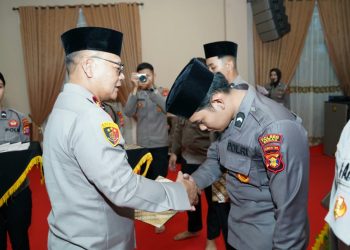 Polda Kaltim Gelar Peringatan Nuzulul Qur’an dan Buka Puasa Bersama, Santuni Anak Yatim dan Beri Penghargaan bagi Anggota Berprestasi