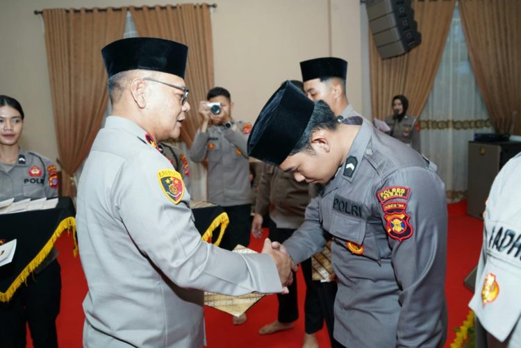 Polda Kaltim Gelar Peringatan Nuzulul Qur’an dan Buka Puasa Bersama, Santuni Anak Yatim dan Beri Penghargaan bagi Anggota Berprestasi