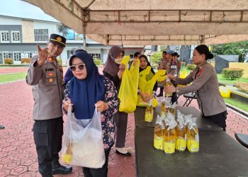 Bazar Ramadhan Polri Presisi dan Baksos Bhayangkari 2025 Sukses Digelar di Polres Kukar.