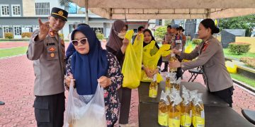 Bazar Ramadhan Polri Presisi dan Baksos Bhayangkari 2025 Sukses Digelar di Polres Kukar.