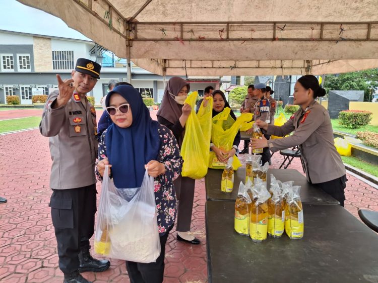 Bazar Ramadhan Polri Presisi dan Baksos Bhayangkari 2025 Sukses Digelar di Polres Kukar.