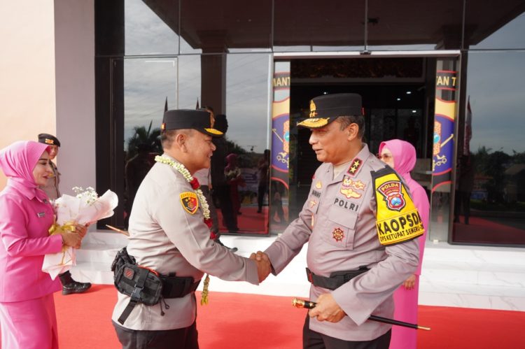 Polda Kaltim Gelar Upacara Penyambutan dan Farewell Parade Kapolda Baru