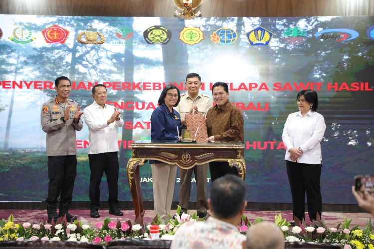 Penyerahan Kawasan Hutan Hasil Penguasaan Kembali oleh Jaksa Agung  Kepada Menteri Keuangan dan Menteri BUMN  Untuk Dikelola PT Agrinas Palma Nusantara (Persero)