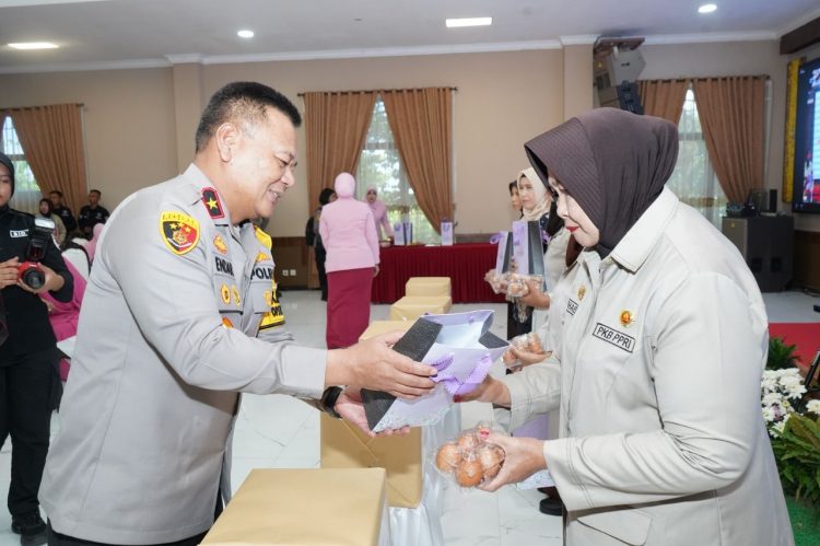 Silaturahmi Pengurus Yayasan Kemala Bhayangkari Kaltim dengan Warakawuri dan Dian Kemala dalam Rangka HUT YKB ke-45 Tahun 2025
