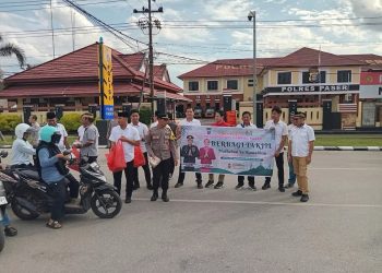 Polri Berbagi, Polres Paser Bagikan Takjil Gratis