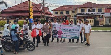 Polri Berbagi, Polres Paser Bagikan Takjil Gratis