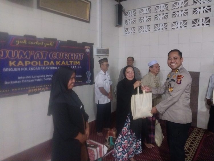 Polda Kaltim Gelar Jumat Curhat di Bulan Suci Ramadhan di Masjid Baitul Mu’min Kelurahan Damai