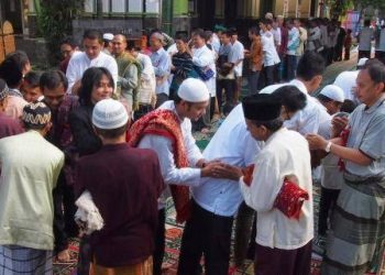 Satu-satunya di Dunia, Ini Asal-usul Tradisi Halal Bihalal di Indonesia